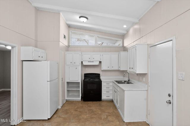 346 Queen Theresa Lane, Jackson, MS 39209