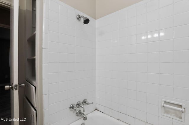 346 Queen Theresa Lane, Jackson, MS 39209