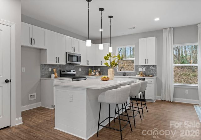 8821 Dogwood Drive, Charlotte, NC 28215