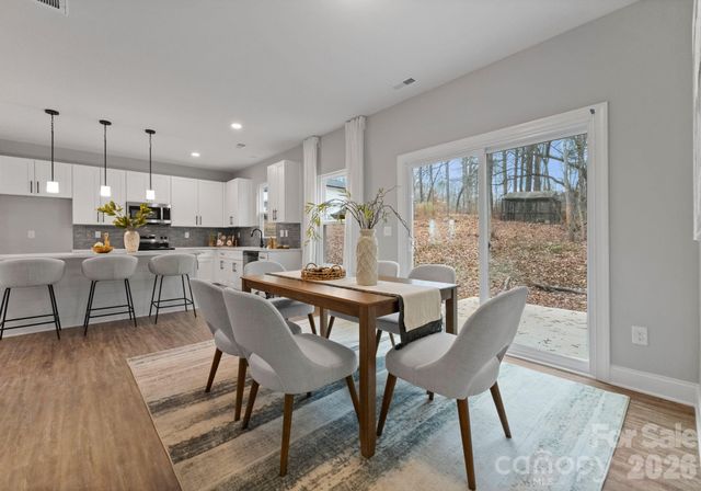 8821 Dogwood Drive, Charlotte, NC 28215