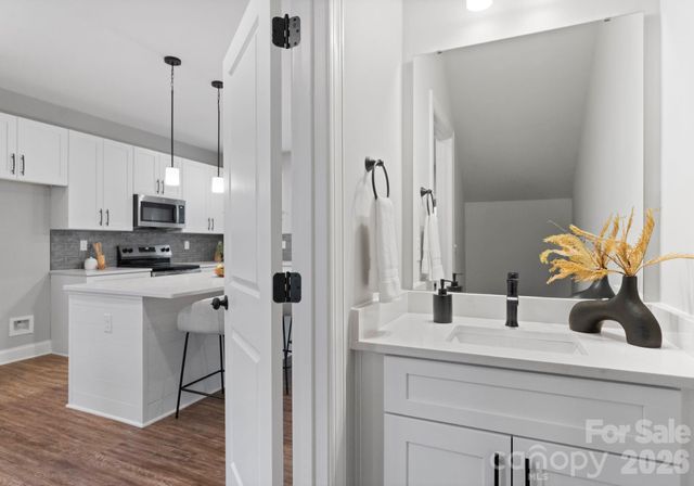 8821 Dogwood Drive, Charlotte, NC 28215