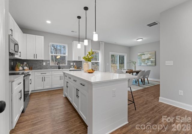 8821 Dogwood Drive, Charlotte, NC 28215