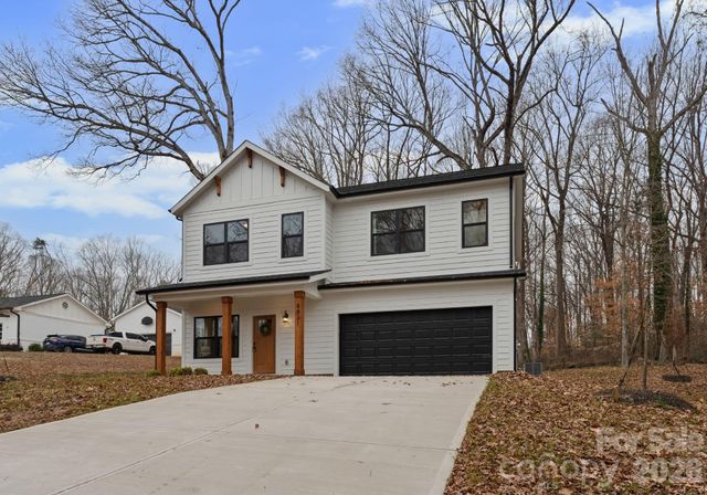 8821 Dogwood Drive, Charlotte, NC 28215