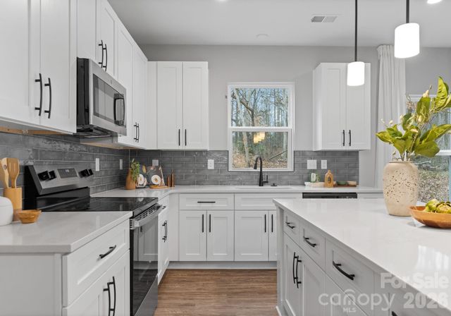 8821 Dogwood Drive, Charlotte, NC 28215