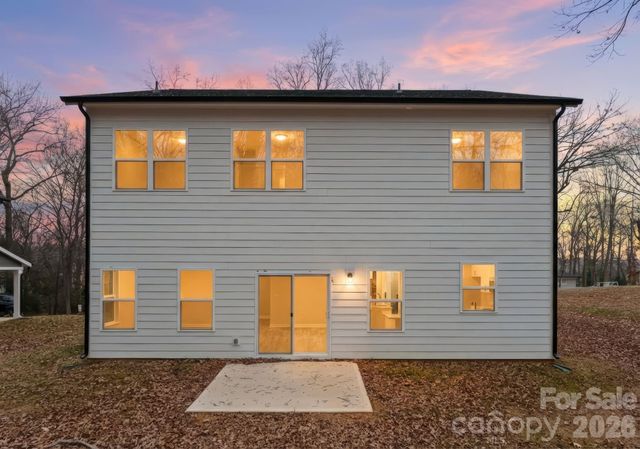 8821 Dogwood Drive, Charlotte, NC 28215