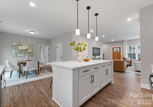 8821 Dogwood Drive, Charlotte, NC 28215