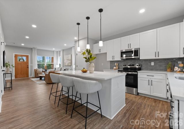 8821 Dogwood Drive, Charlotte, NC 28215