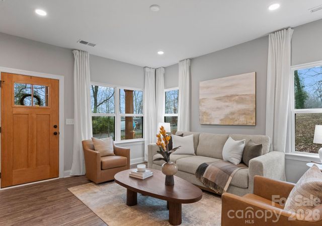 8821 Dogwood Drive, Charlotte, NC 28215