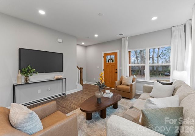 8821 Dogwood Drive, Charlotte, NC 28215