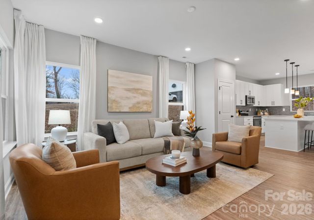 8821 Dogwood Drive, Charlotte, NC 28215