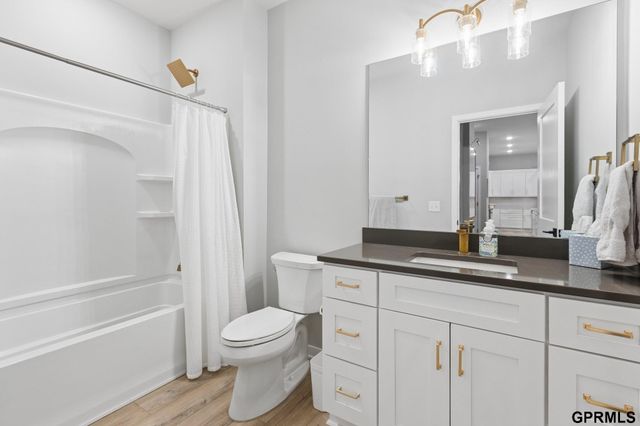 18515 Wirt Circle, Elkhorn, NE 68022