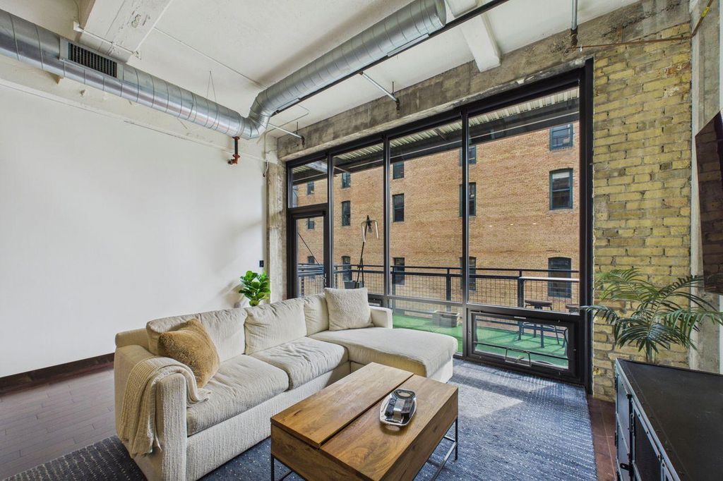 618 Washington Avenue N 302, Minneapolis, MN 55401 — photo 2