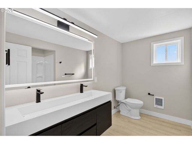 5609 Ne 32ND Ave, Portland, OR 97211