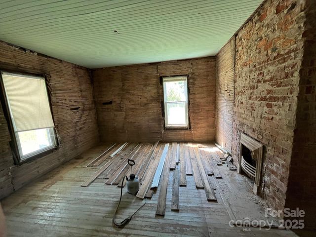 66 W Crawford Street, Old Fort, NC 28762