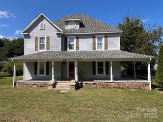 66 W Crawford Street, Old Fort, NC 28762