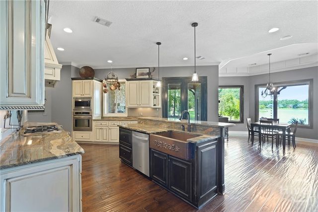 626 Chastain Circle, Richmond Hill, GA 31324