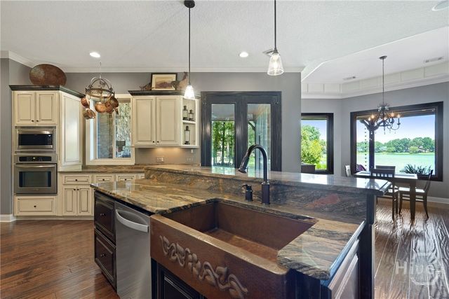 626 Chastain Circle, Richmond Hill, GA 31324