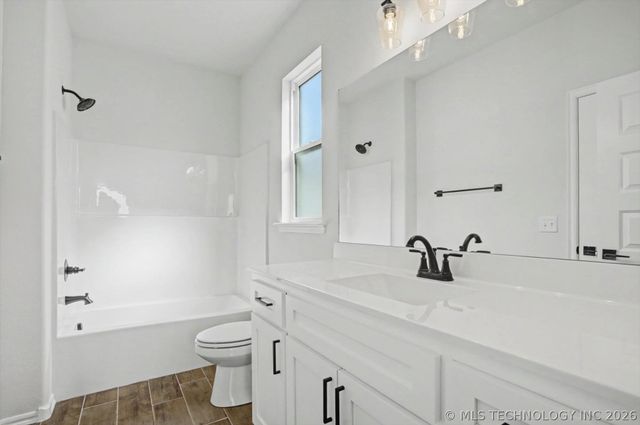 8998 E 163rd Street S, Bixby, OK 74008