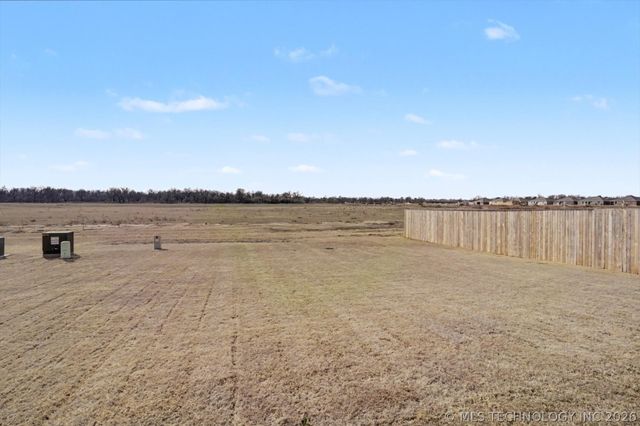 8998 E 163rd Street S, Bixby, OK 74008