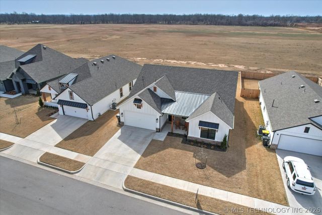 8998 E 163rd Street S, Bixby, OK 74008