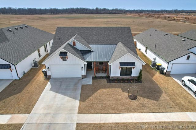 8998 E 163rd Street S, Bixby, OK 74008