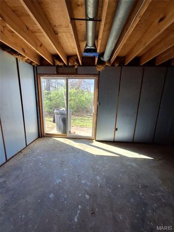 9745 E Cottonwood Lane, Bloomsdale, MO 63627