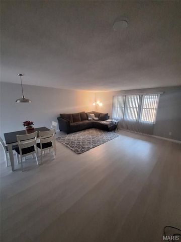 9745 E Cottonwood Lane, Bloomsdale, MO 63627