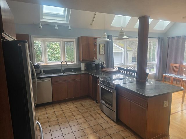 55 Bullivant Farm Rd, Marion, MA 02738