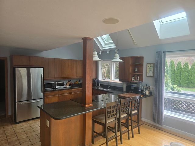 55 Bullivant Farm Rd, Marion, MA 02738