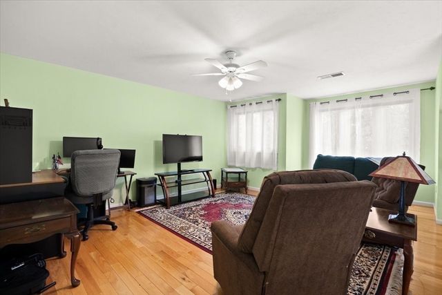 8 Willow Pond Dr 8, Rockland, MA 02370