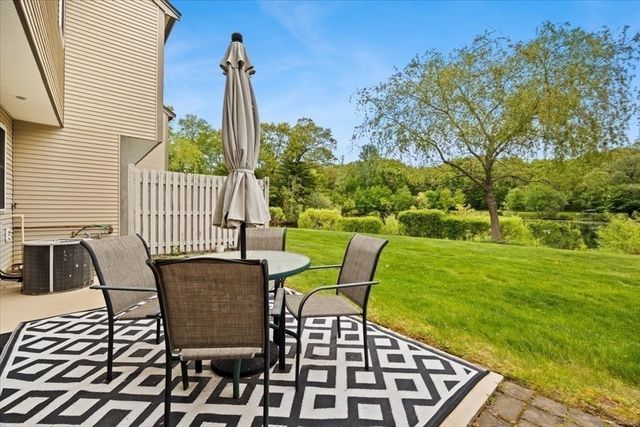 8 Willow Pond Dr 8, Rockland, MA 02370