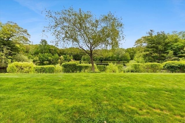 8 Willow Pond Dr 8, Rockland, MA 02370