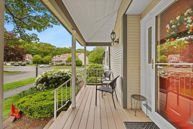 8 Willow Pond Dr 8, Rockland, MA 02370
