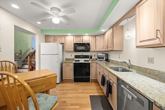 8 Willow Pond Dr 8, Rockland, MA 02370