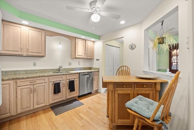8 Willow Pond Dr 8, Rockland, MA 02370