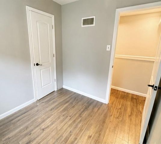2325 RALEIGH DR, Lancaster, PA 17601