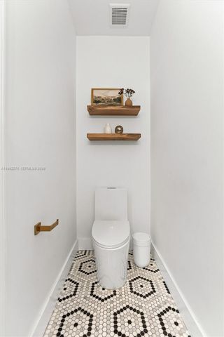 10487 W 34th Ct, Hialeah, FL 33018