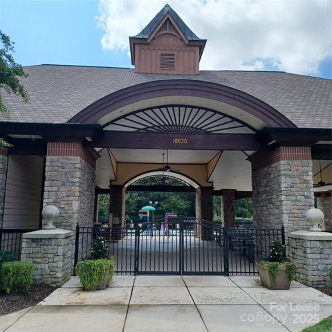 11312 Huntington Meadow Lane, Charlotte, NC 28273