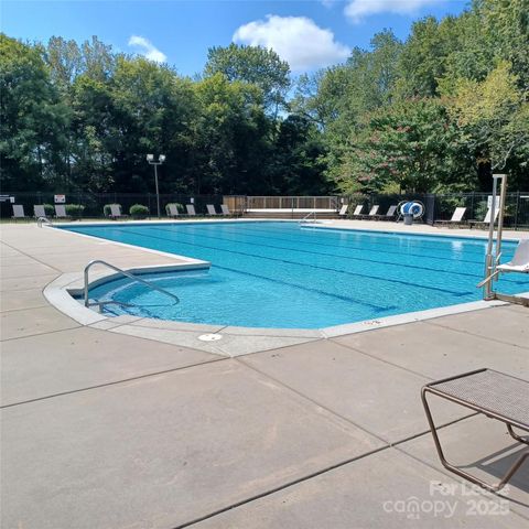 11312 Huntington Meadow Lane, Charlotte, NC 28273