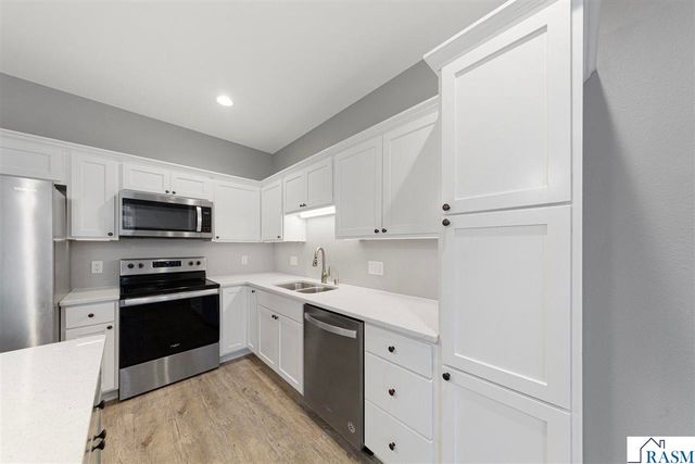 2194 Rolling Green Trail, North Mankato, MN 56003