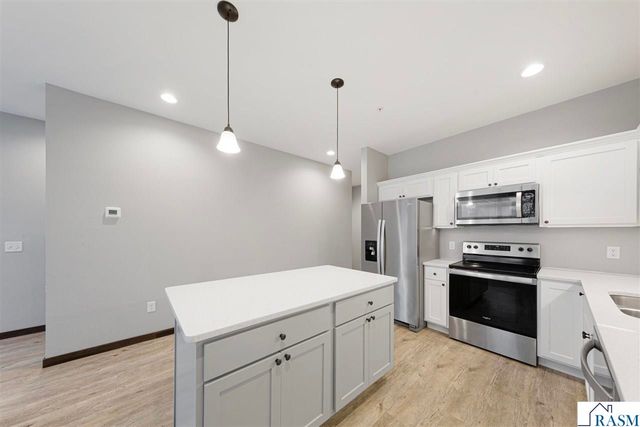 2194 Rolling Green Trail, North Mankato, MN 56003