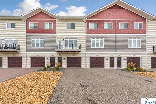 2194 Rolling Green Trail, North Mankato, MN 56003