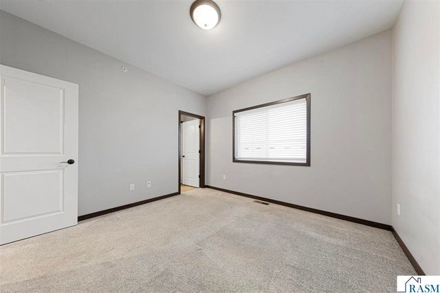 2194 Rolling Green Trail, North Mankato, MN 56003
