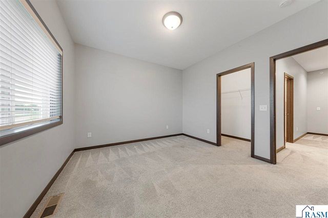 2194 Rolling Green Trail, North Mankato, MN 56003