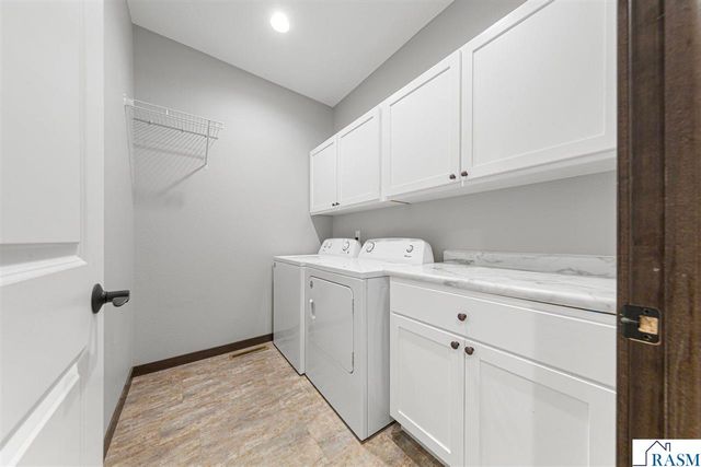 2194 Rolling Green Trail, North Mankato, MN 56003