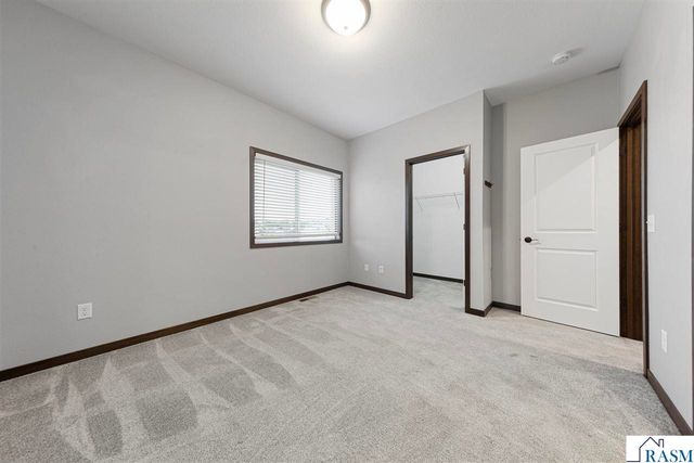 2194 Rolling Green Trail, North Mankato, MN 56003