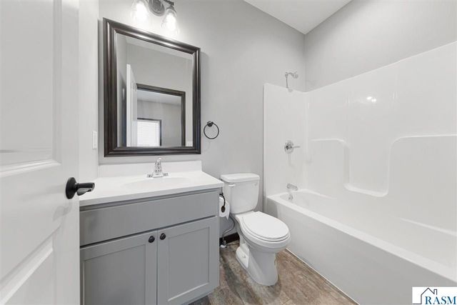 2194 Rolling Green Trail, North Mankato, MN 56003