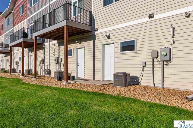 2194 Rolling Green Trail, North Mankato, MN 56003
