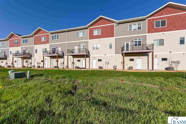 2194 Rolling Green Trail, North Mankato, MN 56003