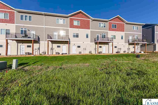 2194 Rolling Green Trail, North Mankato, MN 56003